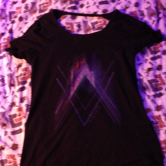 Back open neck t-shirt - Picture 3 of 3